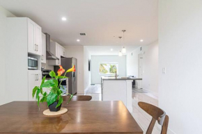 Lovely 3 Bedroom 2 Bath Apartment W Free Parking